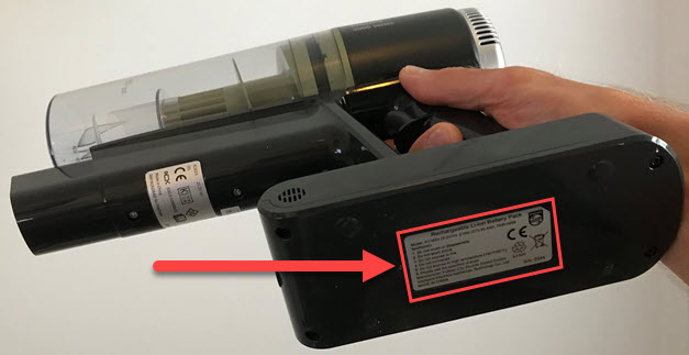 Akku f&uuml;r schwarzen kabellosen Staubsauger mit Etikett